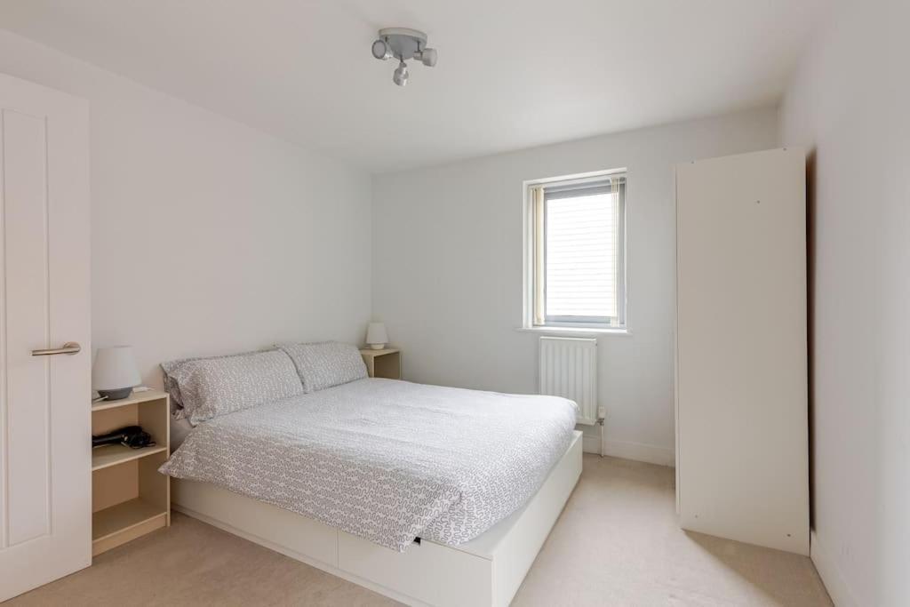 Modern City Centre House With Free Parking Кентърбъри Екстериор снимка