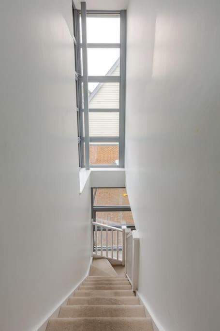 Modern City Centre House With Free Parking Кентърбъри Екстериор снимка