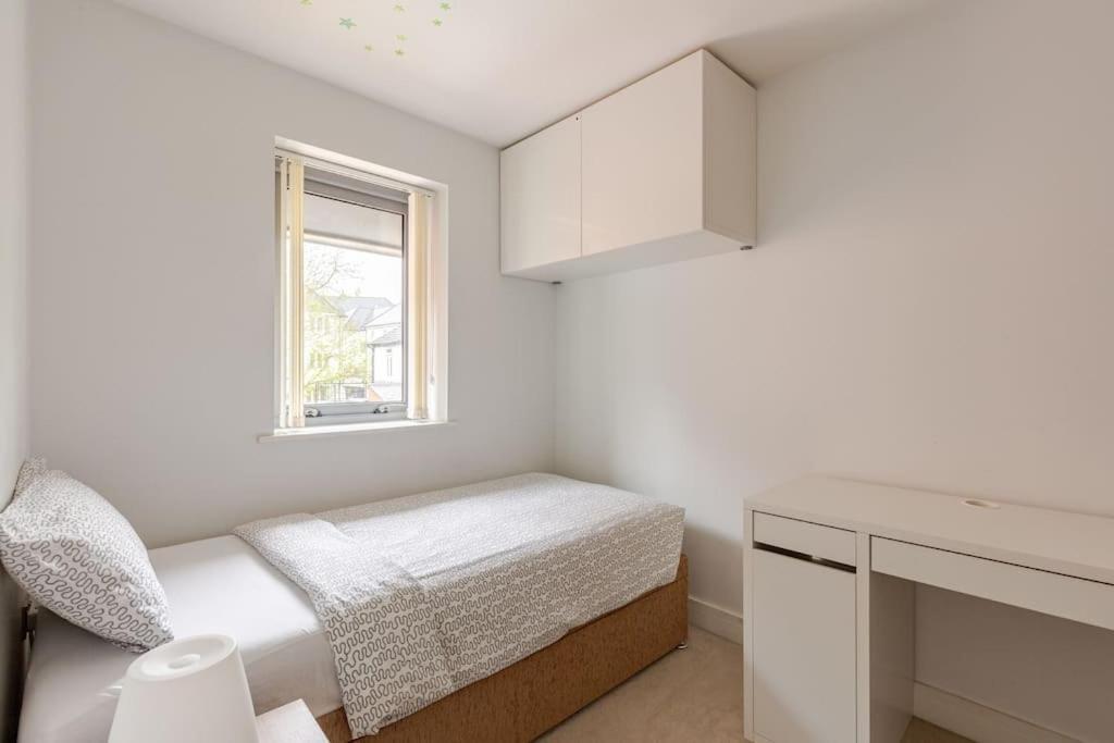 Modern City Centre House With Free Parking Кентърбъри Екстериор снимка