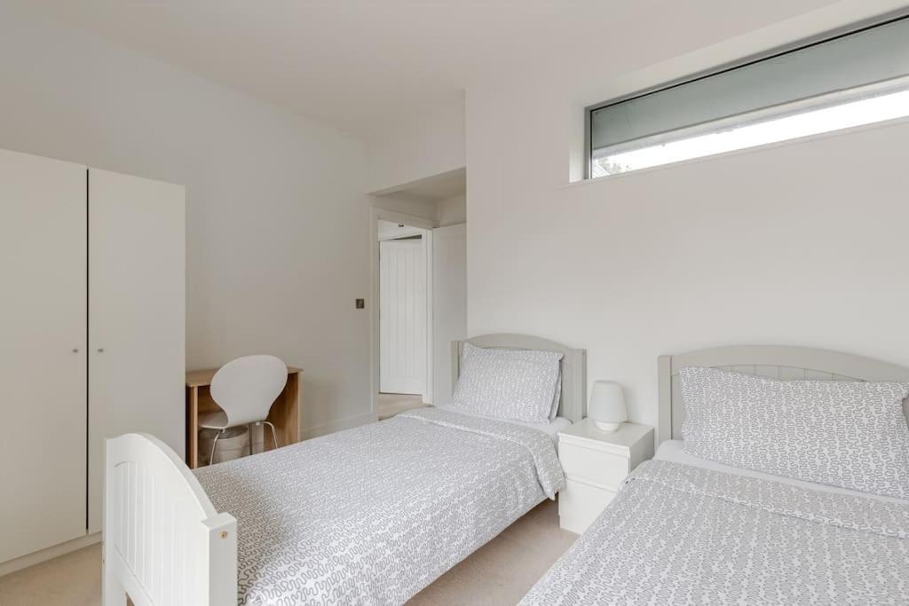 Modern City Centre House With Free Parking Кентърбъри Екстериор снимка